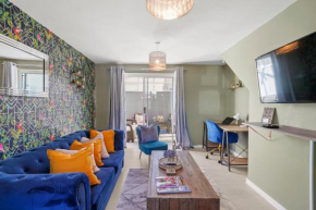 Stylish 3 bed Abode in Nuneaton - Sleeps 7